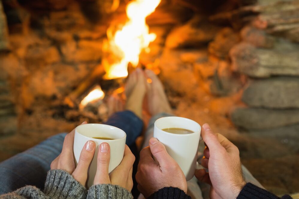 წყვილი კოცონის წინ